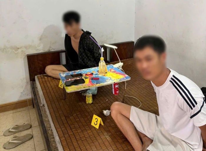 Các đối tượng cùng tang vật bị lực lượng Công an phát hiện, thu giữ. (Ảnh: CAHY).