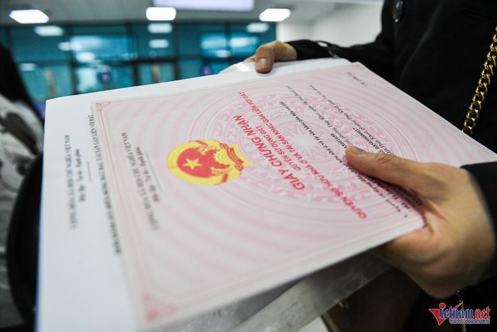 Vợ chồng bà G. khởi kiện chủ đầu tư vì đã nhận nhà gần 10 năm nhưng vẫn chưa được cấp sổ hồng. Ảnh minh họa: Thạch Thảo
