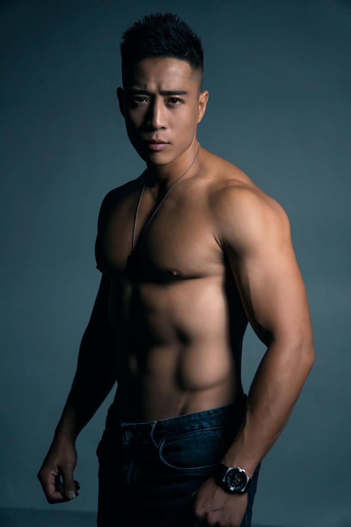 Linh Sơn sở hữu body rắn chắc, vạm vỡ