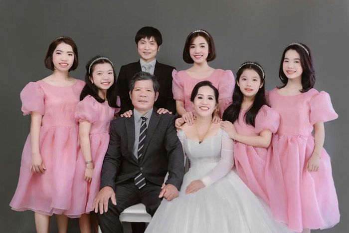 Anh Morishita bên vợ và gia đình vợ 