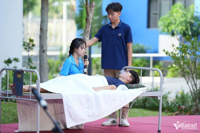 Một trong những phần xúc động nhất là hoạt cảnh “Gieo những hạt mầm Hy Vọng” để lại nhiều xúc động.