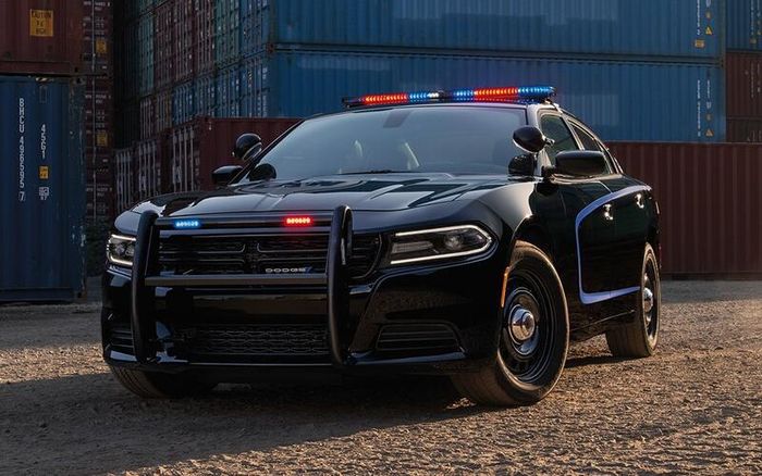 Dodge Charger - "Vũ khí" quen thuộc của cảnh sát Canada