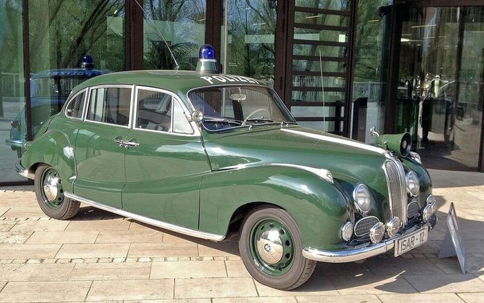 BMW 501 - "Thiên thần Baroque" của cảnh sát Đức
