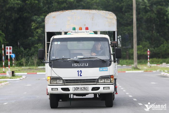 Bộ Công an đang đề xuất nhiều thay đổi trong sát hạch cấp giấy phép lái xe. Ảnh: Đình Hiếu