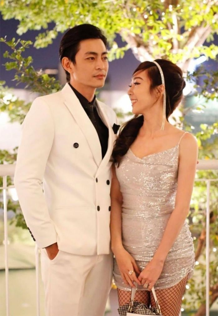 Quốc Huy bên vợ.