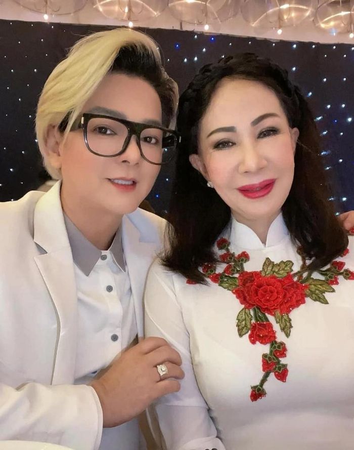 Vũ Hà và vợ.