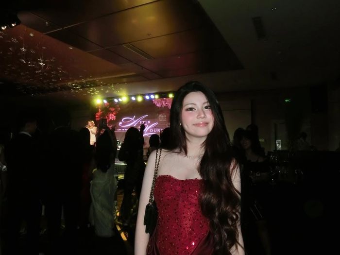 Con gái Quyền Linh nổi bật trong prom của trường.