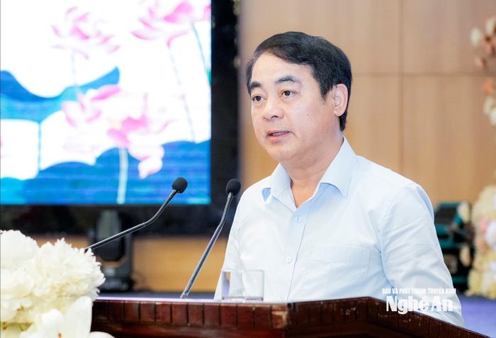 Đồng chí Nghiêm Xuân Thành - Ủy viên Trung ương Đảng, Phó Chủ nhiệm Ủy ban Kiểm tra Trung ương phát biểu tham luận tại hội thảo. Ảnh: Phạm Bằng