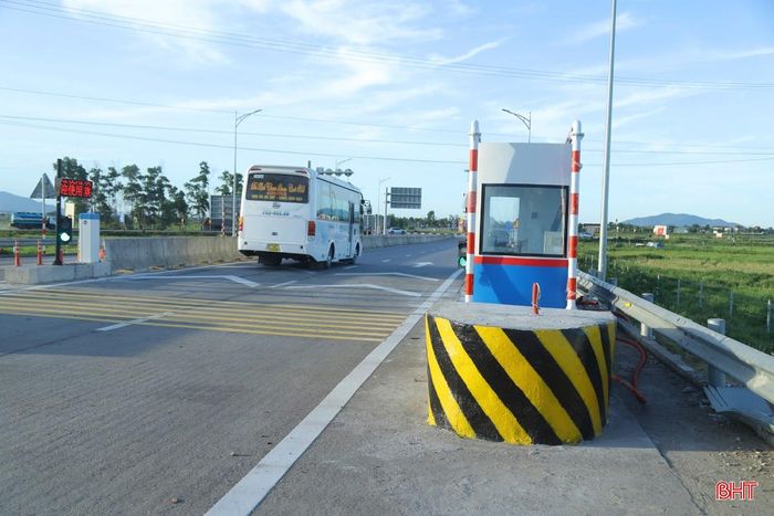 Hệ thống thu phí không dừng ETC cũng đang được triển khai lắp đặt trên tuyến cao tốc qua Hà Tĩnh.