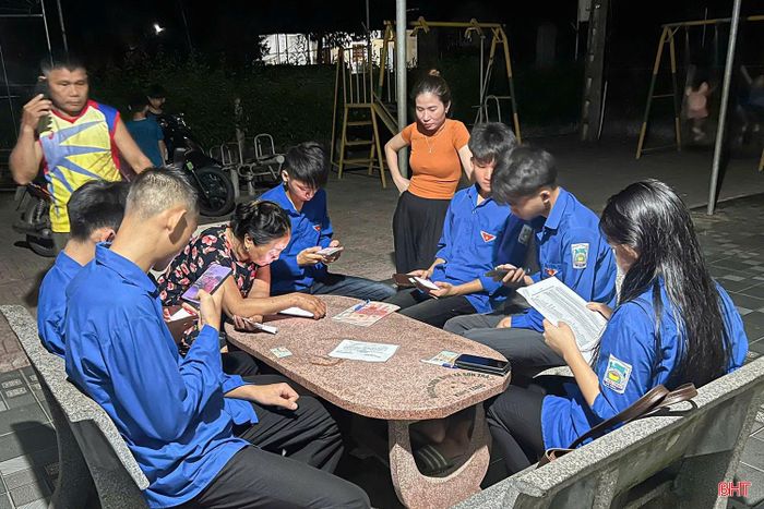 Ngoài ra, nhiều cơ sở đoàn đã triển khai hiệu quả các hoạt động “Mùa hè số”, “Mùa hè xanh”, tập trung hỗ trợ người dân tiếp cận dịch vụ công trực tuyến, hướng dẫn sử dụng nền tảng số, góp phần thúc đẩy chuyển đổi số tại cộng đồng.