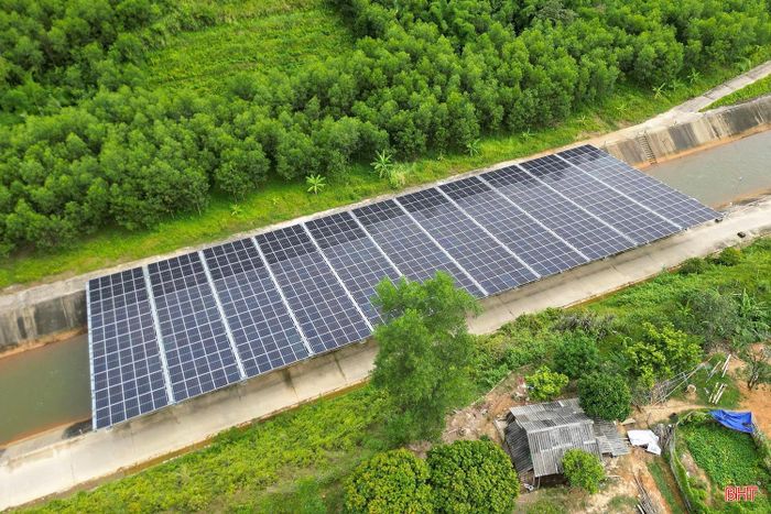 Việc tận dụng hạ tầng thủy lợi sẵn có giúp giảm chi phí giải phóng mặt bằng, hạn chế tác động đến môi trường và đời sống người dân.
