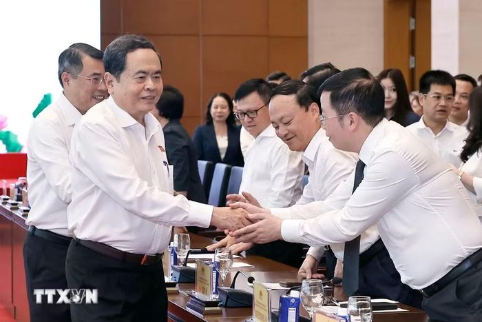 Thủ tướng Chính phủ Lê Minh Hưng và Chủ tịch Quốc hội Trần Thanh Mẫn với đại biểu. (Ảnh: Doãn Tấn/TTXVN)