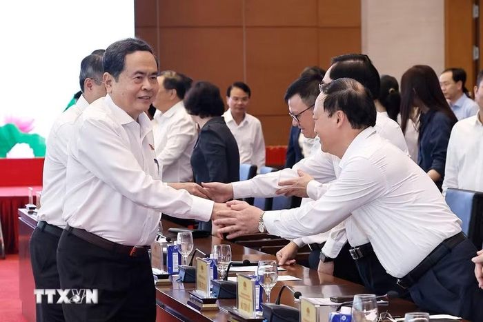 Thủ tướng Chính phủ Lê Minh Hưng và Chủ tịch Quốc hội Trần Thanh Mẫn với đại biểu. (Ảnh: Doãn Tấn/TTXVN)