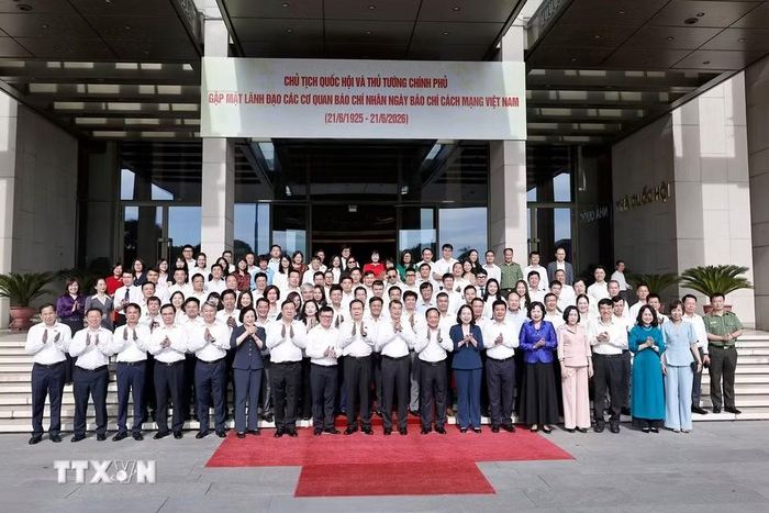 Thủ tướng Chính phủ Lê Minh Hưng và Chủ tịch Quốc hội Trần Thanh Mẫn cùng các đại biểu chụp ảnh chung. (Ảnh: Doãn Tấn/TTXVN)