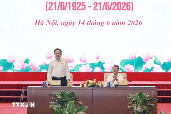 Thủ tướng Chính phủ Lê Minh Hưng và Chủ tịch Quốc hội Trần Thanh Mẫn gặp mặt lãnh đạo các cơ quan báo chí nhân Ngày Báo chí Cách mạng Việt Nam (21/6/1925-21/6/2026). (Ảnh: Doãn Tấn/TTXVN)