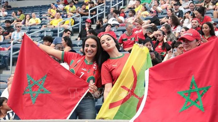 Cổ động viên Maroc vỡ òa niềm vui sau khi đội nhà ghi bàn mở tỷ số.