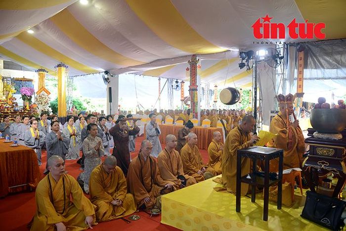 Đại lễ tưởng niệm, kỳ siêu anh hùng liệt sĩ, chiến sĩ và đồng bào đã hy sinh, an táng tại nghĩa trang Đô Thành - Chợ Quán Tết Mậu Thân 1968 (nay là Công viên Lê Thị Riêng).