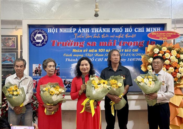 Các nghệ sĩ nhiếp ảnh chia sẻ nhiều câu chuyện xúc động về tình yêu biển đảo Tổ quốc được ghi lại qua ống kính sau chuyến công tác tại Trường Sa.