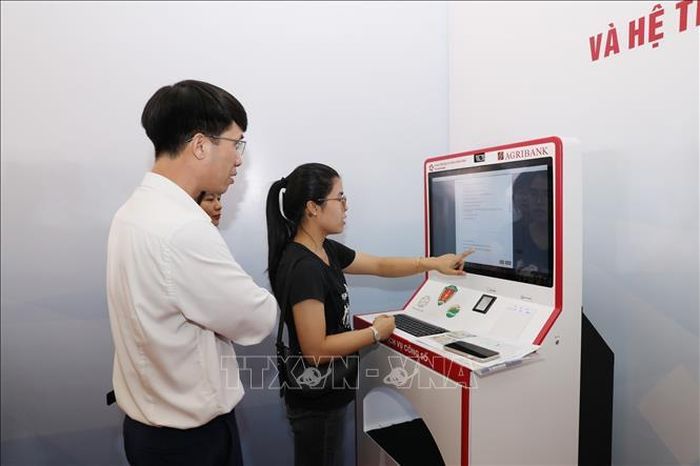 Hệ thống Kiosk thông minh mang lại nhiều tiện ích cho người dân. Ảnh: Đức Phương/TTXVN