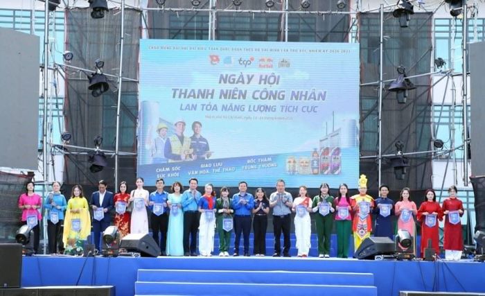 Quang cảnh ngày hội.