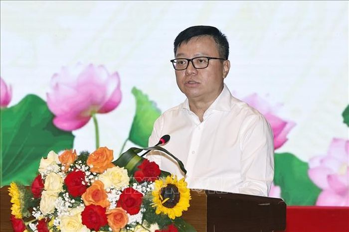 Đồng chí Lê Quốc Minh, Phó Trưởng Ban Tuyên giáo Trung ương, Tổng Biên tập Báo Nhân Dân, Chủ tịch Hội Nhà báo Việt Nam phát biểu. Ảnh: Doãn Tấn/TTXVN