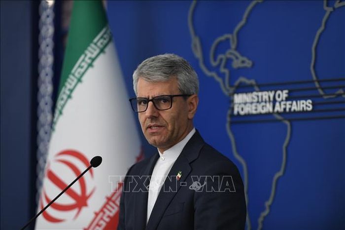 Người phát ngôn Bộ Ngoại giao Iran Esmaeil Baghaei phát biểu tại cuộc họp báo ở Tehran. Ảnh: THX/TTXVN phát