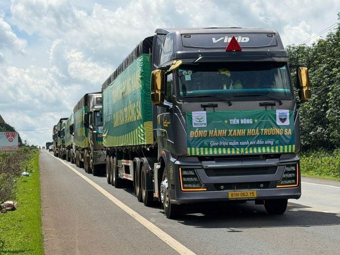 Những chuyến xe mang theo “màu xanh Tiến Nông” khởi hành từ Nhà máy dinh dưỡng cây trồng Tiến Nông Gia Lai và Nhà máy dinh dưỡng cây trồng Bỉm Sơn, hướng về Trường Sa.