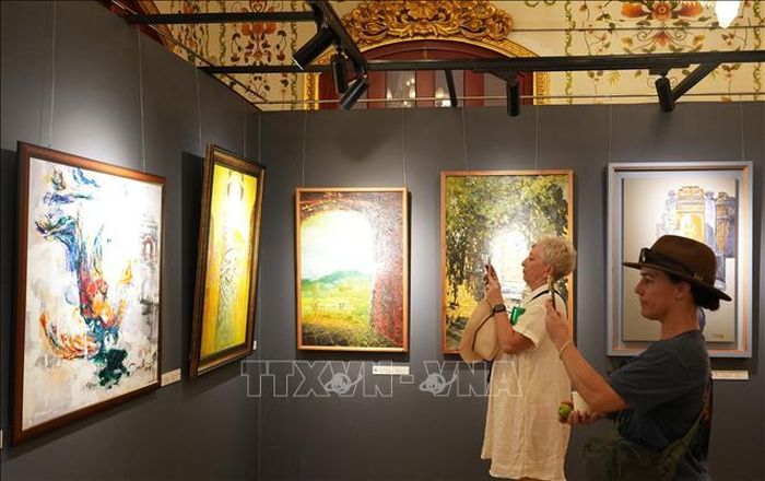 Triển lãm trưng bày, giới thiệu các tác phẩm của 45 họa sĩ tham gia Trại sáng tác Mỹ thuật và Di sản lần 5 được tổ chức tại Huế từ ngày 10/5 - 10/6/2026.