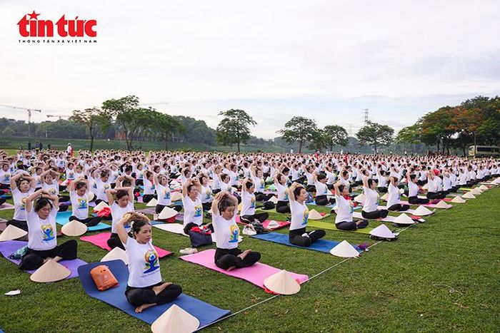 Khoảng 1.500 người tham gia đồng diễn yoga tại chương trình chào mừng Ngày Quốc tế Yoga 2026.