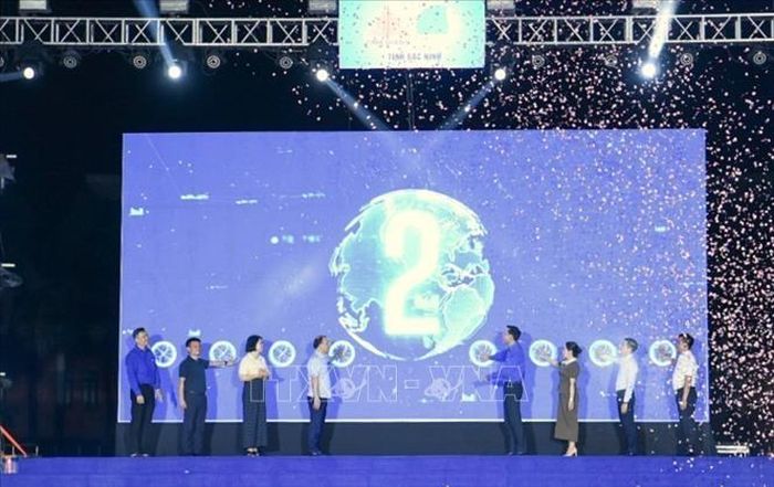 Ban tổ chức ra mắt sàn thương mại điện tử Bách hóa HASU.