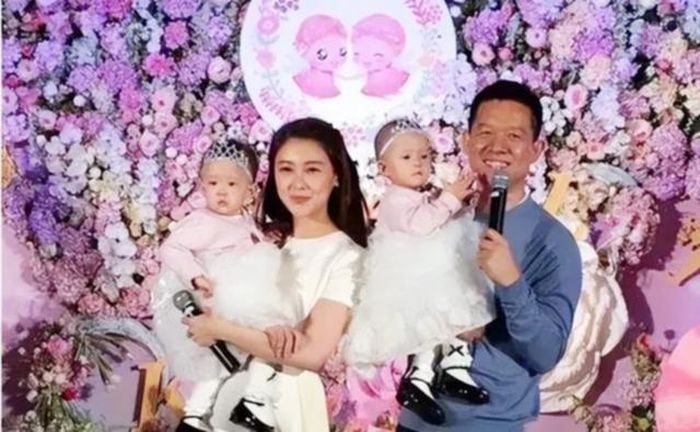 Cam Vy từng được ngưỡng mộ khi gả vào hào môn, trở thành bà chủ khét tiếng của giới giải trí Hoa ngữ một thời.