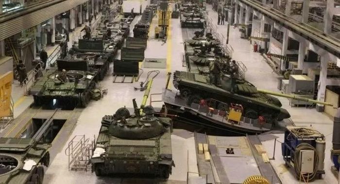 Sản xuất xe tăng tại cơ sở Uralvagonzavod của Nga. Ảnh: MW.