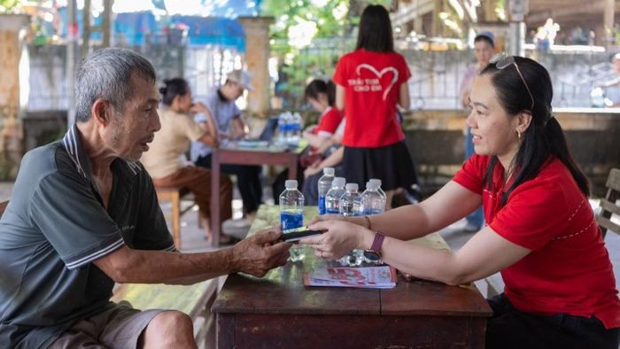 Các nhà mạng bố trí hàng chục ngàn điểm xác thực thuê bao hỗ trợ khách hàng thực hiện quy định của Thông tư 08.