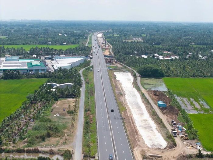  Dự án mở rộng cao tốc TPHCM - Trung Lương - Mỹ Thuận nhìn từ trên cao. Ảnh: B.N. 