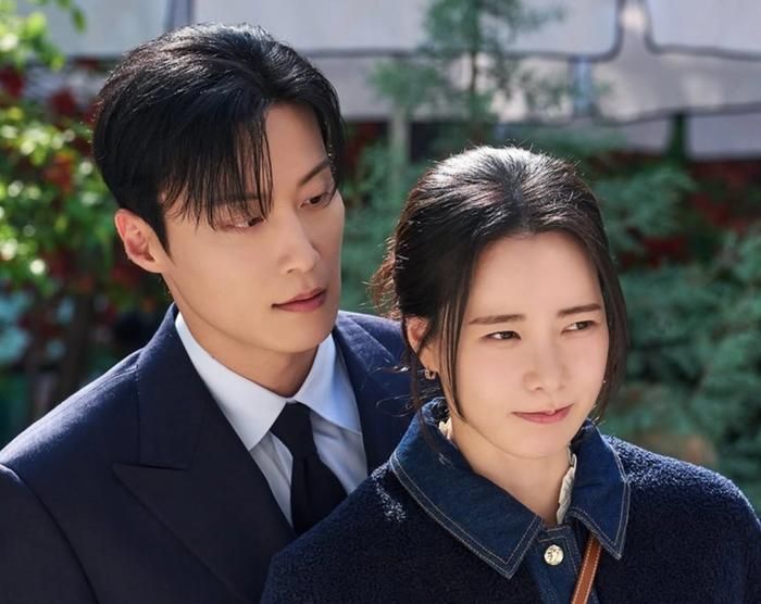 Sở hữu cốt truyện hài lãng mạn pha yếu tố kỳ ảo, Kẻ Thù Hoàng Gia Của Tôi đang trở thành một trong những bộ phim Hàn được quan tâm nhất hiện nay.
