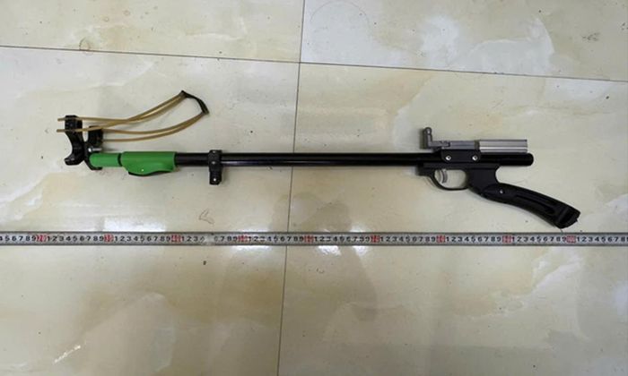 Hung khí các đối tượng sử dụng để đánh nhau. Ảnh: N.D