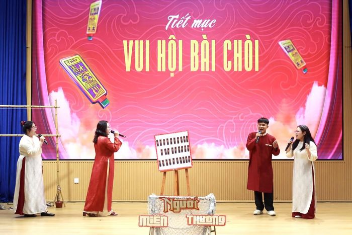 Nhóm "Chòi ơi" biểu diễn tại chương trình "Tuần lễ văn hóa Người miền thương", góp phần lan tỏa nghệ thuật bài chòi đến khán giả trẻ ở TP Hồ Chí Minh.