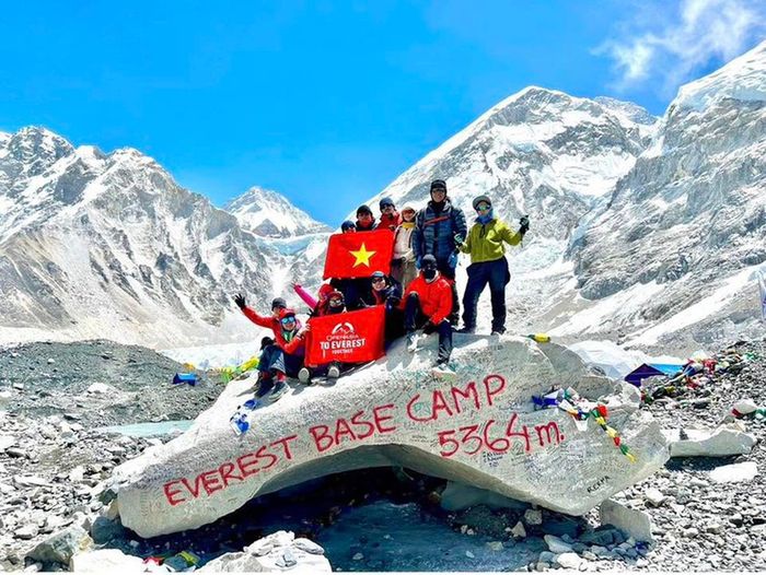 Thanh Nhã từng chinh phục thành công "nóc nhà thế giới" Everest vào năm 2022