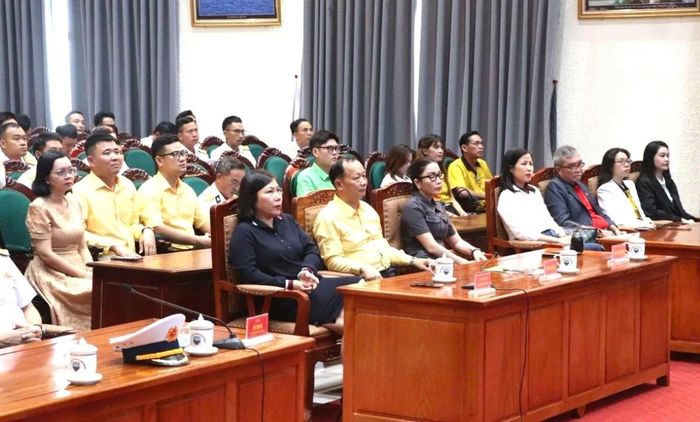 Cán bộ Công ty CP Công nông nghiệp Tiến Nông và các đại biểu tham dự chương trình trao tặng.
