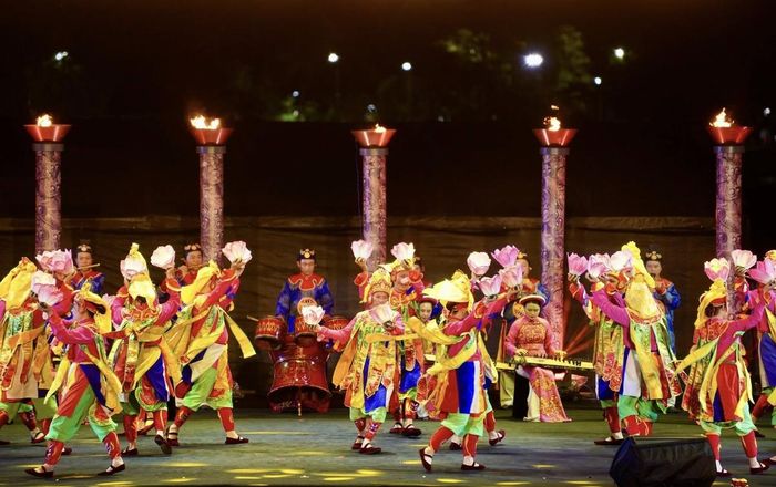 Các tiết mục nghệ thuật góp phần quảng bá hình ảnh Huế đến du khách.