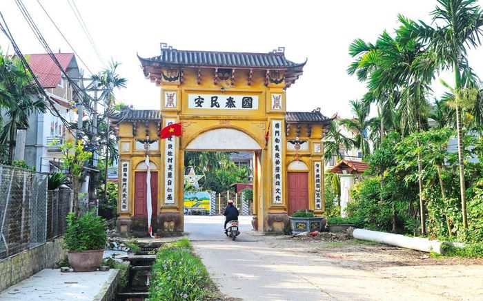  Cổng làng Then. 