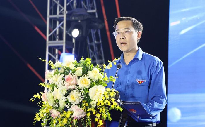  Đồng chí Hà Thái Sơn, Phó Bí thư Tỉnh đoàn, Chủ tịch Hội Liên hiệp Thanh niên tỉnh phát biểu tại chương trình. 