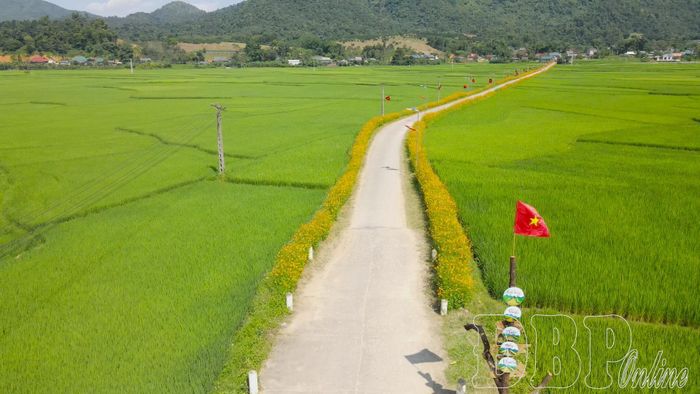 Giao thông được nâng cấp, mở rộng, góp phần làm thay đổi diện mạo khu vực nông thôn ở xã Mường Ảng.