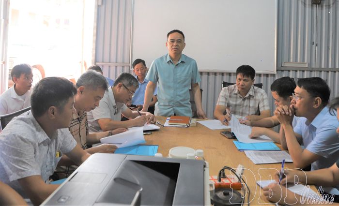 Phó Chủ tịch UBND tỉnh Nguyễn Văn Đoạt làm việc với chủ đầu tư, đơn vị thi công và xã Nà Bủng.