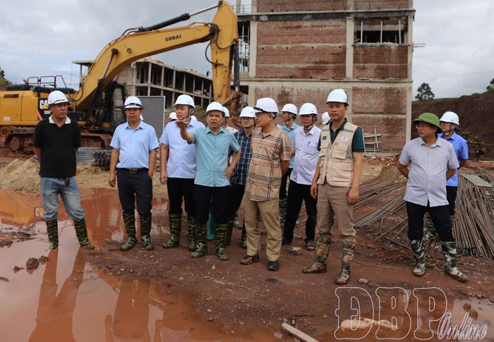 Phó Chủ tịch UBND tỉnh Nguyễn Văn Đoạt kiểm tra tiến độ Dự án Trường PTNT liên cấp TH&amp;THCS xã Nà Bủng.