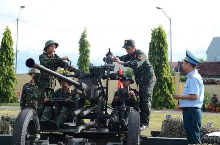 Hội thi Chủ nhiệm Phòng không tỉnh, thành phố năm 2026 góp phần nâng cao kỹ năng xử lý tình huống, xây dựng thế trận phòng không nhân dân vững chắc từ cơ sở. Ảnh: H.P