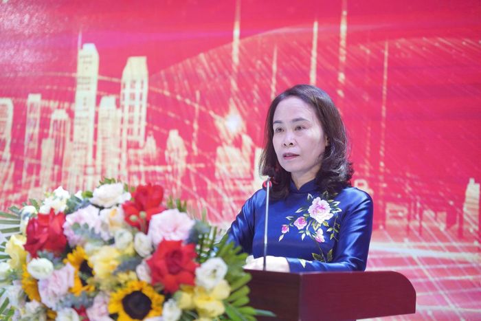Đồng chí Đào Bích Vân - Tỉnh ủy viên, Giám đốc Báo và Phát thanh, Truyền hình Lai Châu phát biểu tại buổi lễ.