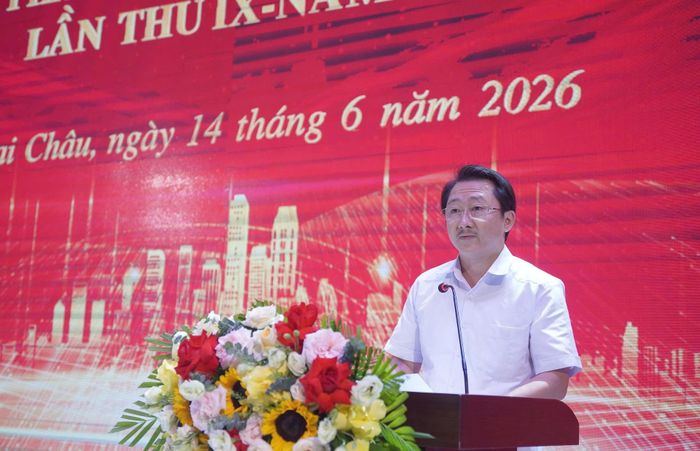 Đồng chí Sùng A Hồ - Phó Bí thư Tỉnh ủy, Trưởng Đoàn Đại biểu Quốc hội tỉnh phát biểu chỉ đạo tại buổi lễ.