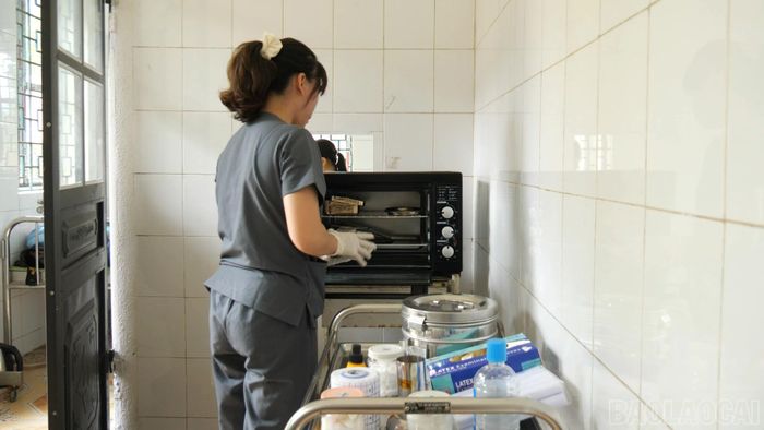 Thiếu thiết bị chuyên môn, Trạm Y tế xã Nậm Chày gặp khó khi xử lý các ca cấp cứu khẩn cấp.