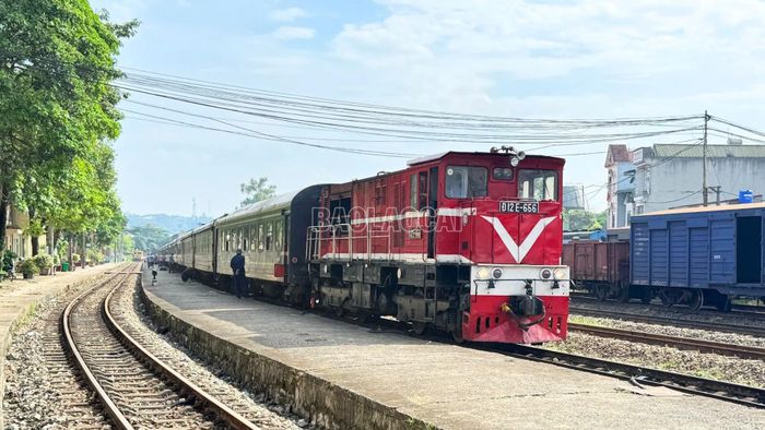 Những chuyến tàu hôm nay không chỉ gợi nhắc ký ức xưa mà còn mở ra khát vọng cho tương lai. Đó là kỳ vọng về một tuyến đường sắt xuyên quốc gia khởi hành từ Lào Cai kết nối sang Vân Nam (Trung Quốc), tiếp tục làm tròn sứ mệnh "cầu nối" giao thương, du lịch và văn hóa giữa các quốc gia.